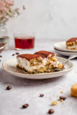 Veganské tiramisu recept bez tofu nebo kešu oříšků Plantiful Bakery