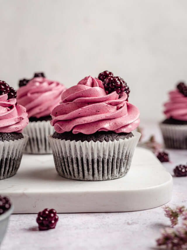 Vegan Blackberry Chocolate Cupcakes