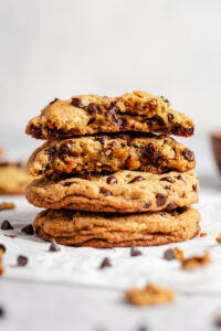 Vegan sušenky s kousky čokoládou a vlašskými ořechy